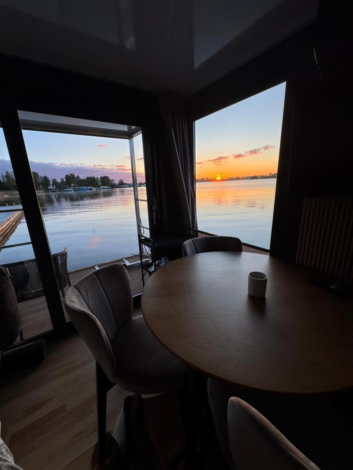 Domek Na Wodzie - Houseboat -Sauna, Taras Na Dachu, Dwie Sypialnie Mikołajki Exterior foto